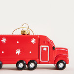Висулка коледно камионче HOMLA EVI RED 13,2 см.
