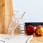 Буркан за мед с лъжица HOMLA MELLA 460 мл. Буркан за мед с лъжица HOMLA MELLA 460 мл.