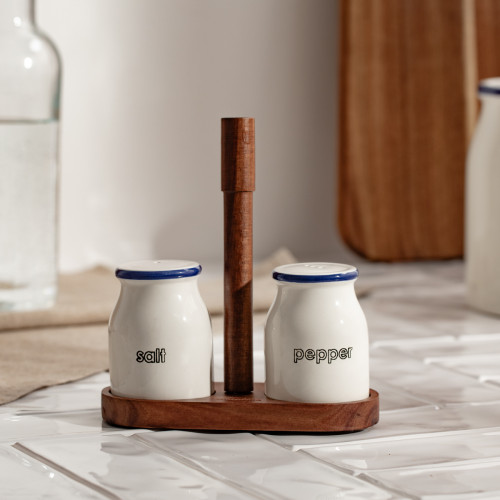 Сет за сол и пипер с поставка HOMLA MODERN Сет за сол и пипер с поставка HOMLA MODERN