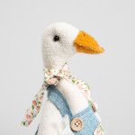 Декорация гъска-момиче HOMLA GUS 21 см.