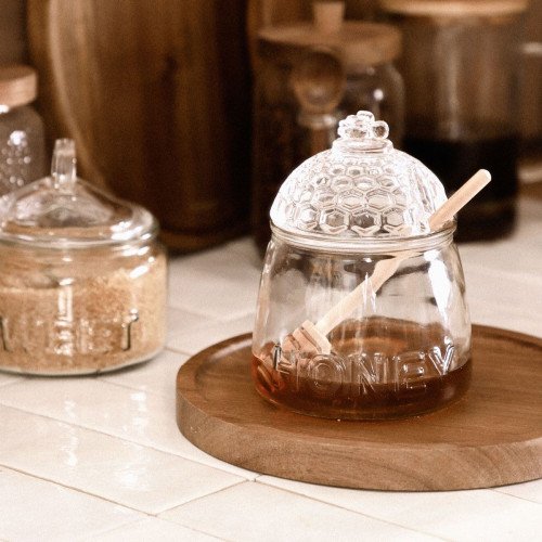 Буркан за мед с лъжица HOMLA REGEL 550 мл. Буркан за мед с лъжица HOMLA REGEL 550 мл.